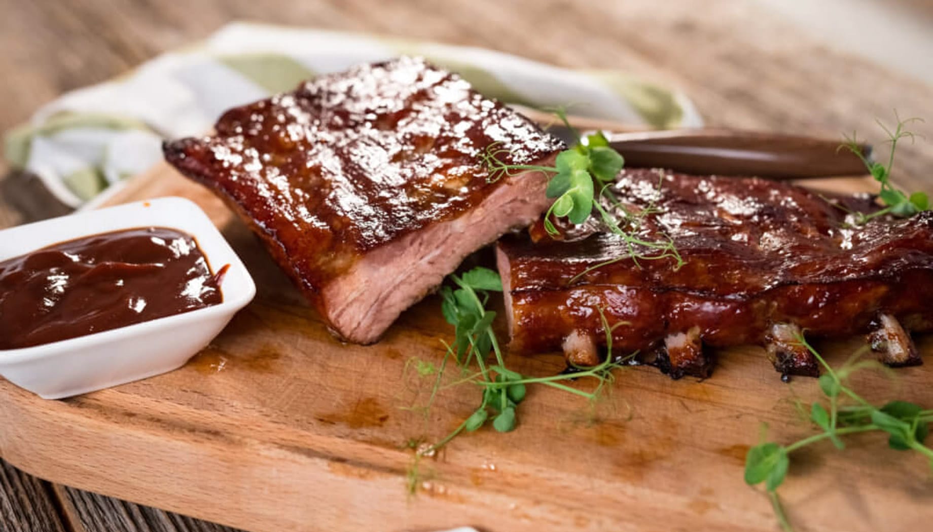 Barbecue ribs on a wooden cutting board.