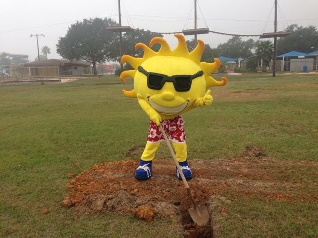 Splashway mascot Ray digging a hole in the ground.
